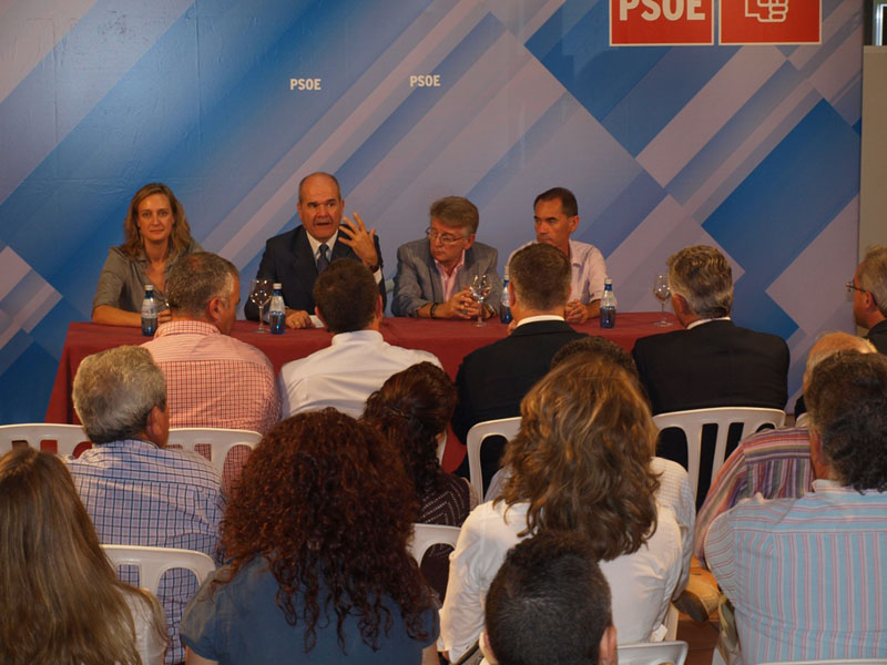 Chaves_reunin_empresarios_sierra_cdiz