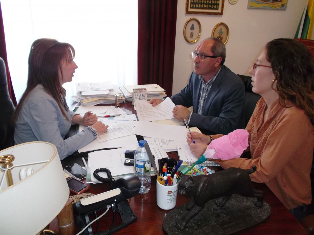 Juan Cornejo y María José Villagrán en el Ayuntamiento de Algar