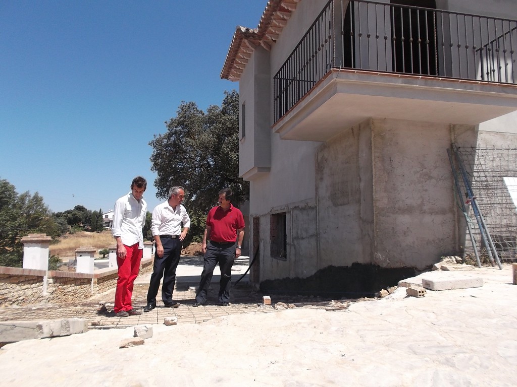 Un momento de la visita al edificio, aún sin finalizar