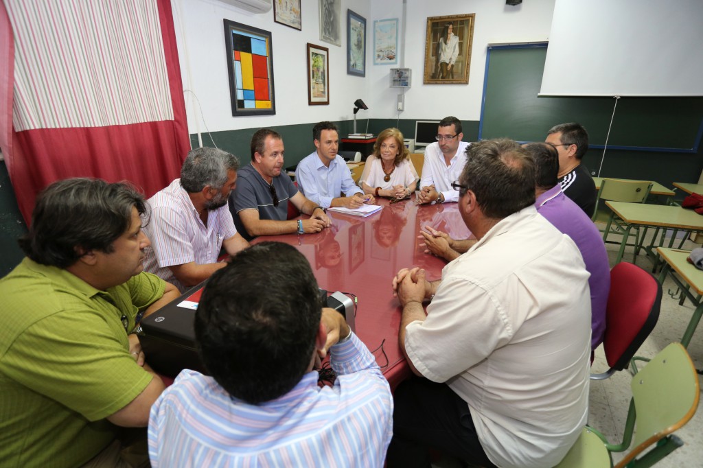 Amparo Rubiales, con representantes de los extrabajadores de Delphi