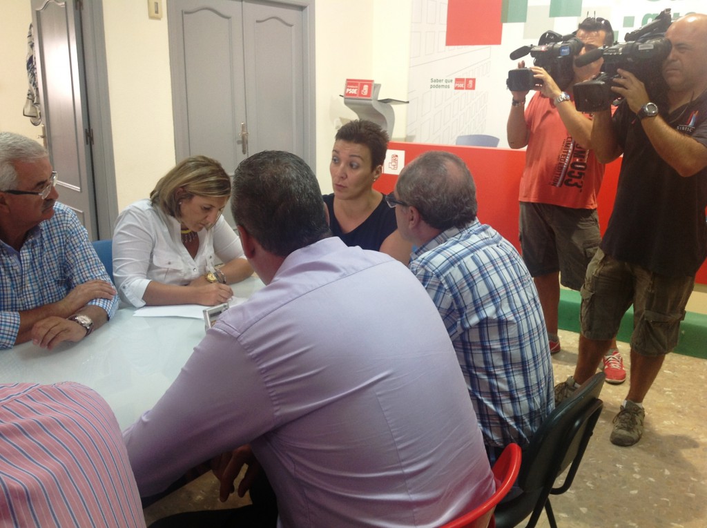 Un momento del encuentro en la sede del PSOE linense