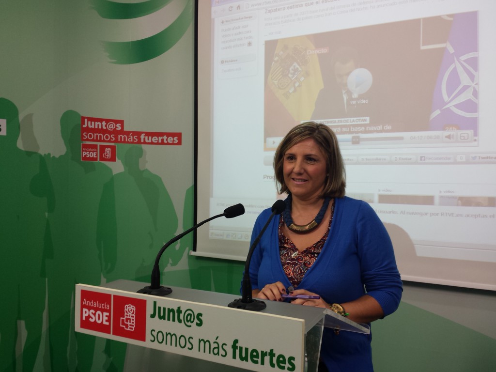 20130930 Irene García con video al fondo