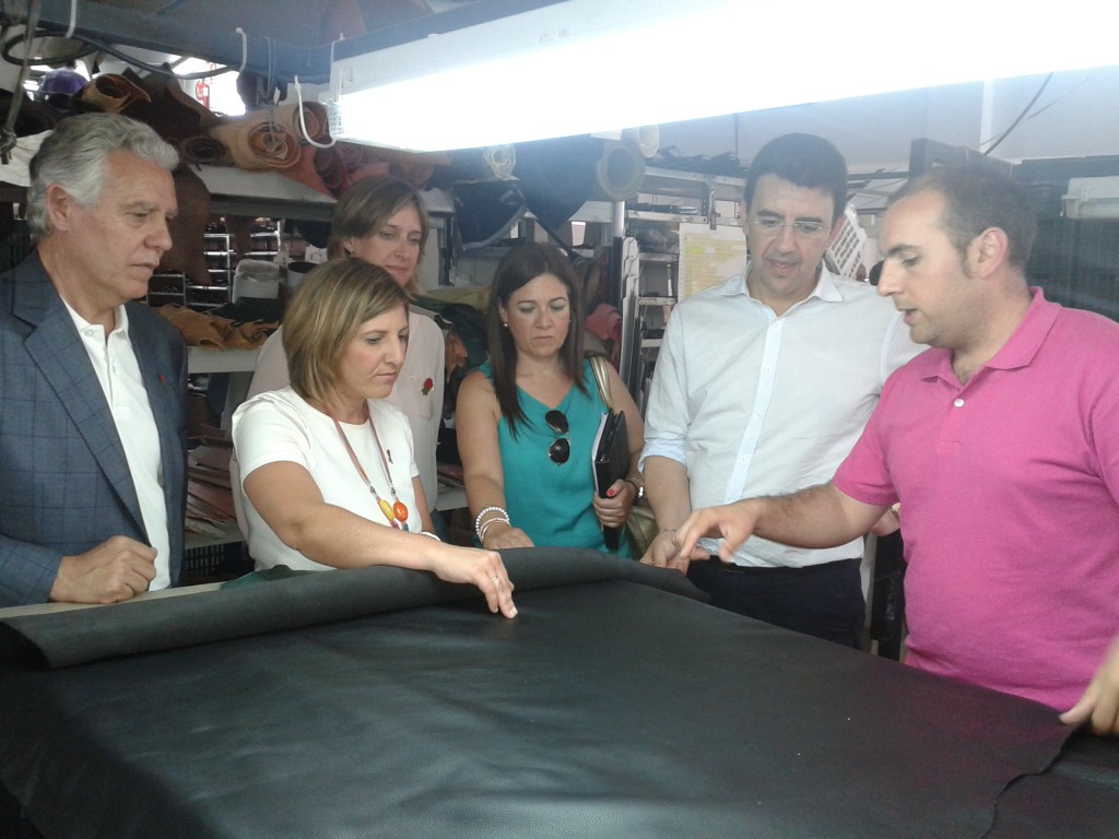 20140513 Irene García y Mario Jiménez - Fábrica de piel Ubrique