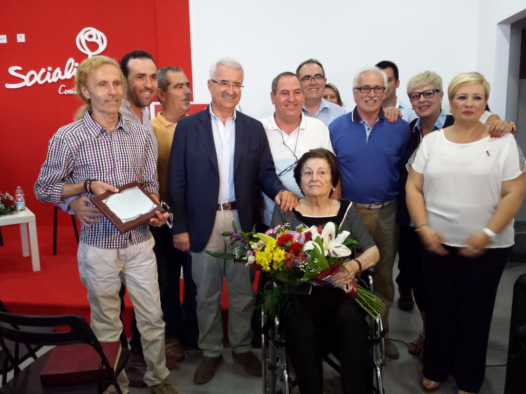 20140621 Jimenez Barrios y Leal con familiares directos de Antonio De Alba, entre ellos una hermana