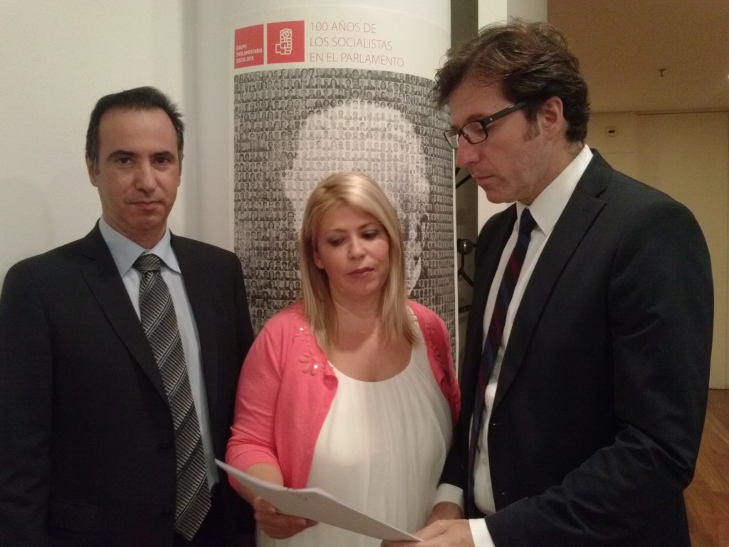 Mamen Sánchez, con los también diputados socialistas Carlos Corcuera y Juan Moscoso