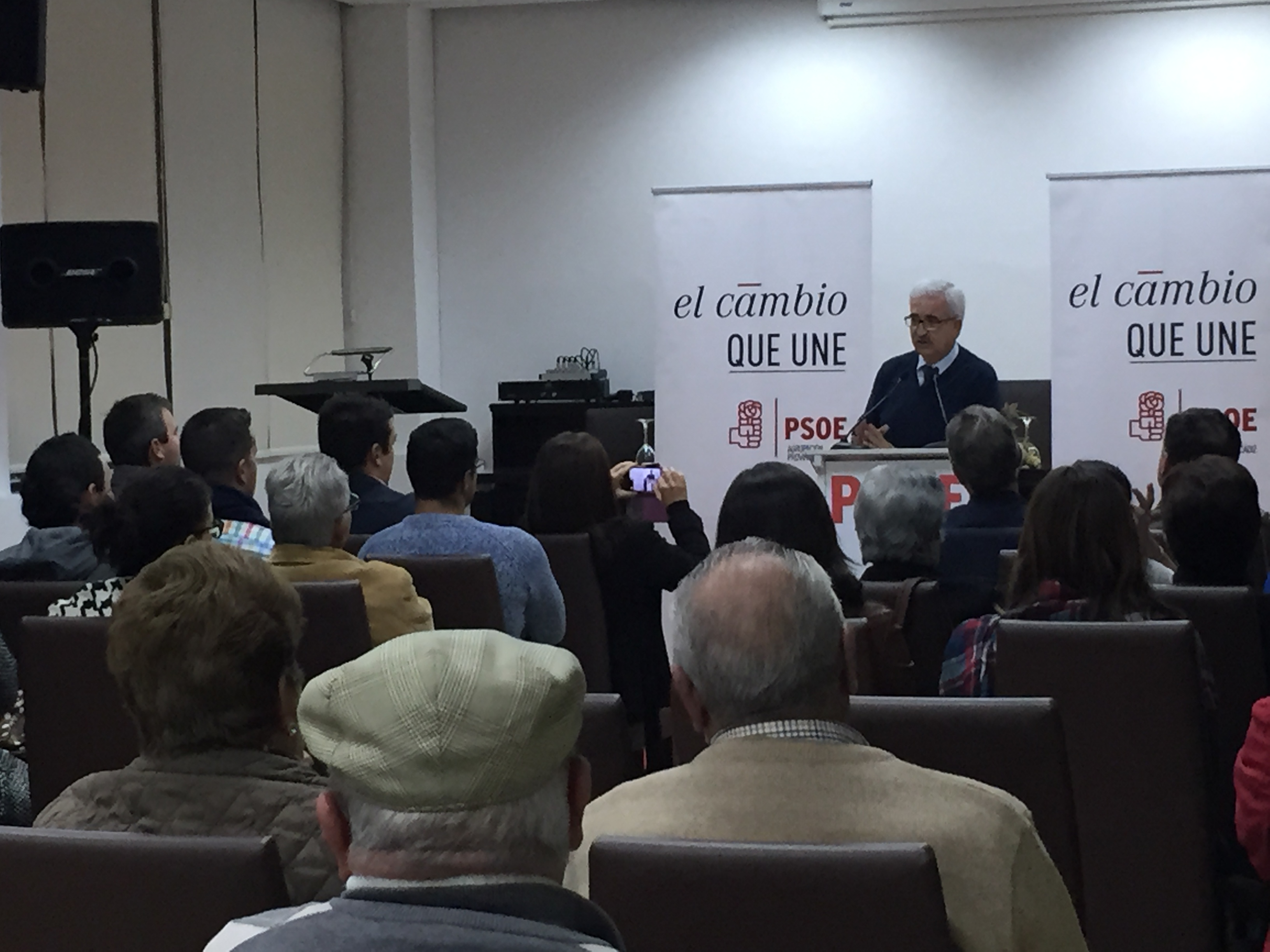 Jiménez Barrios y público en Paterna