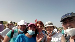 Guerra junto a algunas vecinas durante la marcha a pie